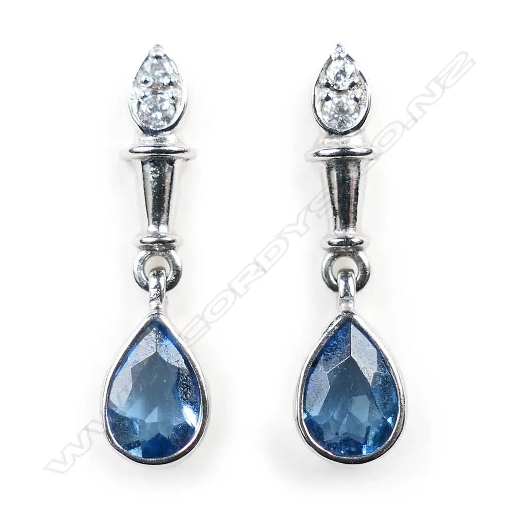 An 18ct white gold, aquamarine and diamond suite, Image 1++