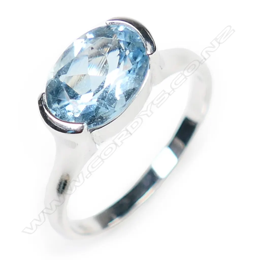 An 18ct white gold, aquamarine and diamond suite, Image 1++