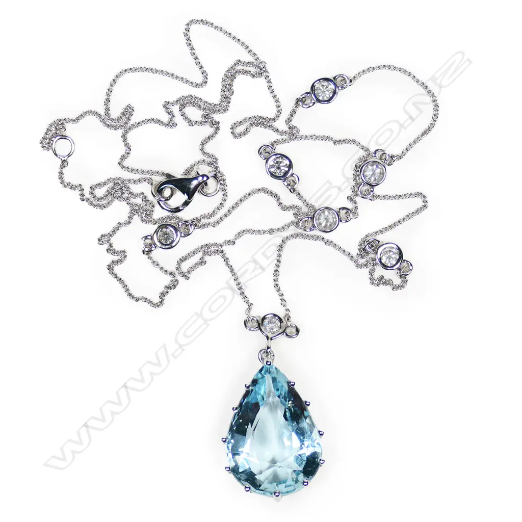 A 14ct white gold aquamarine and diamond necklace, Image 1++