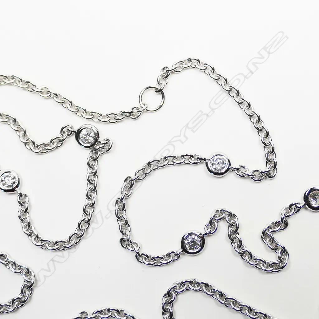 An 18ct yellow gold and diamond necklace, Image 1++