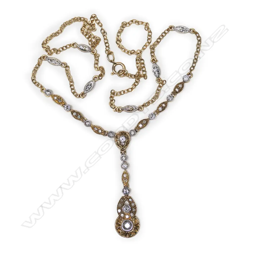 A 14ct gold and diamond necklace, Image 1++