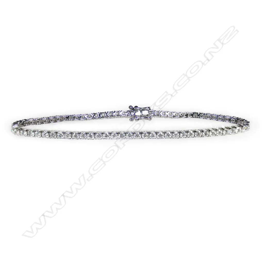 An 18ct white gold and 71 diamond tennis bracelet, Image 1++