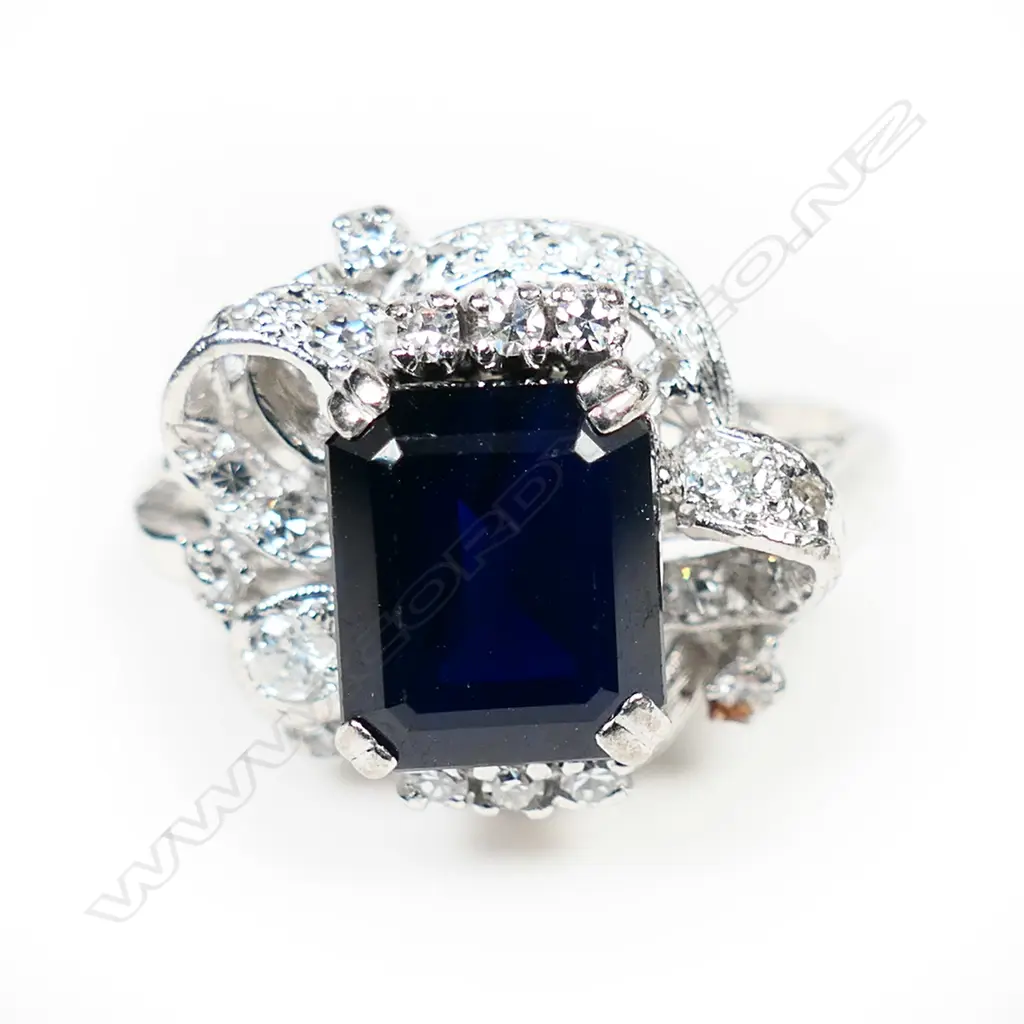 A vintage 14ct white gold sapphire and diamond cluster ring, Image 1++