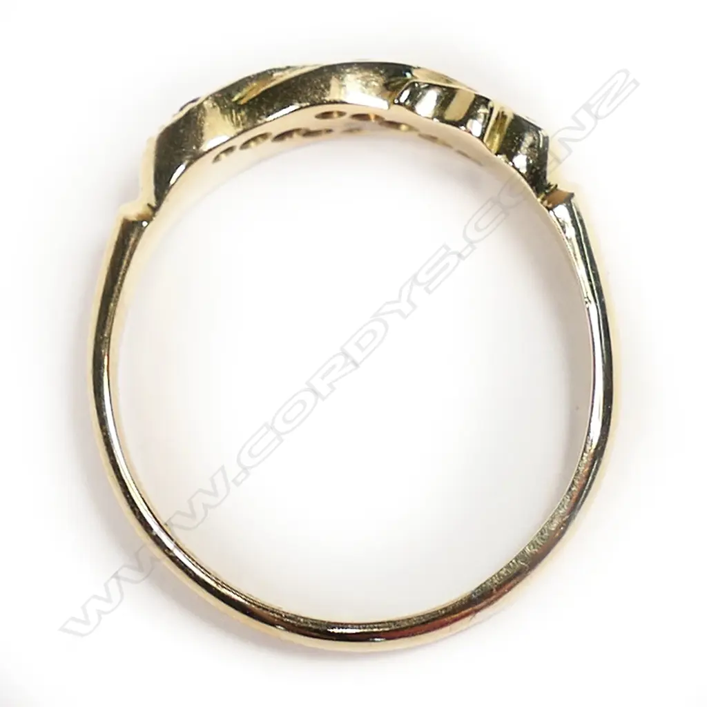 A Victorian 18ct gold ruby and diamond ring, Image 1++