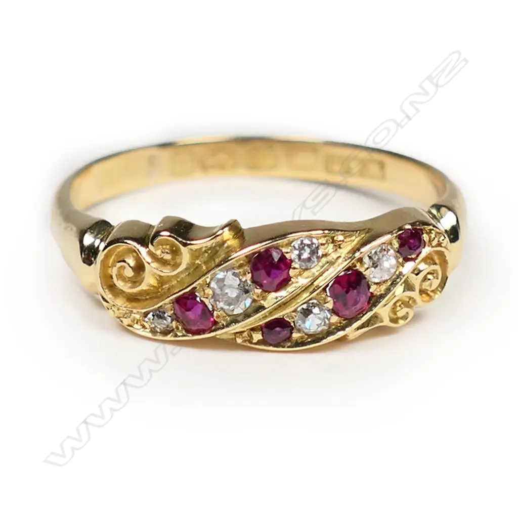 A Victorian 18ct gold ruby and diamond ring, Image 1++