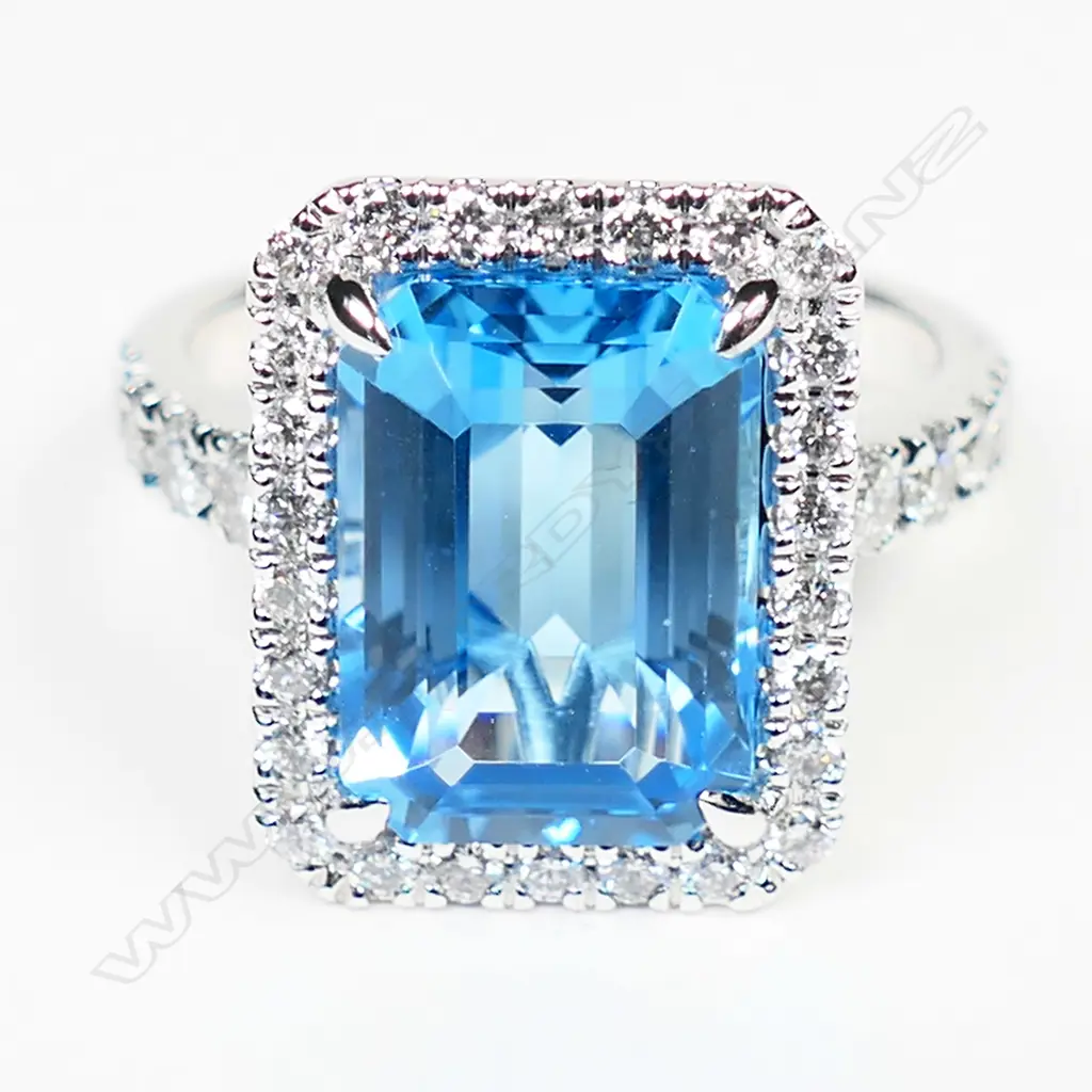 An 18ct white gold blue topaz and diamond cluster ring, Image 1++