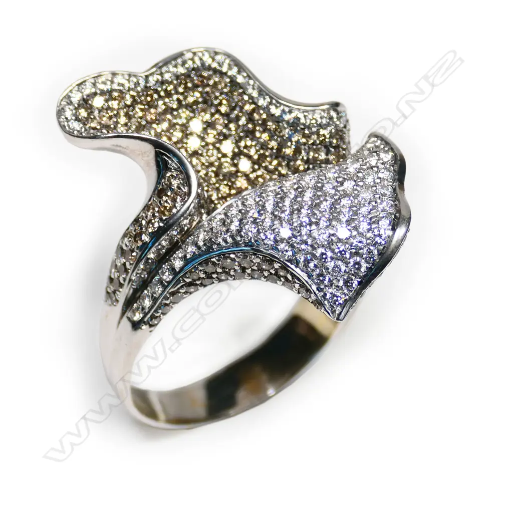 A 18ct white gold and multiple diamond floral design pavé set ring, Image 1++