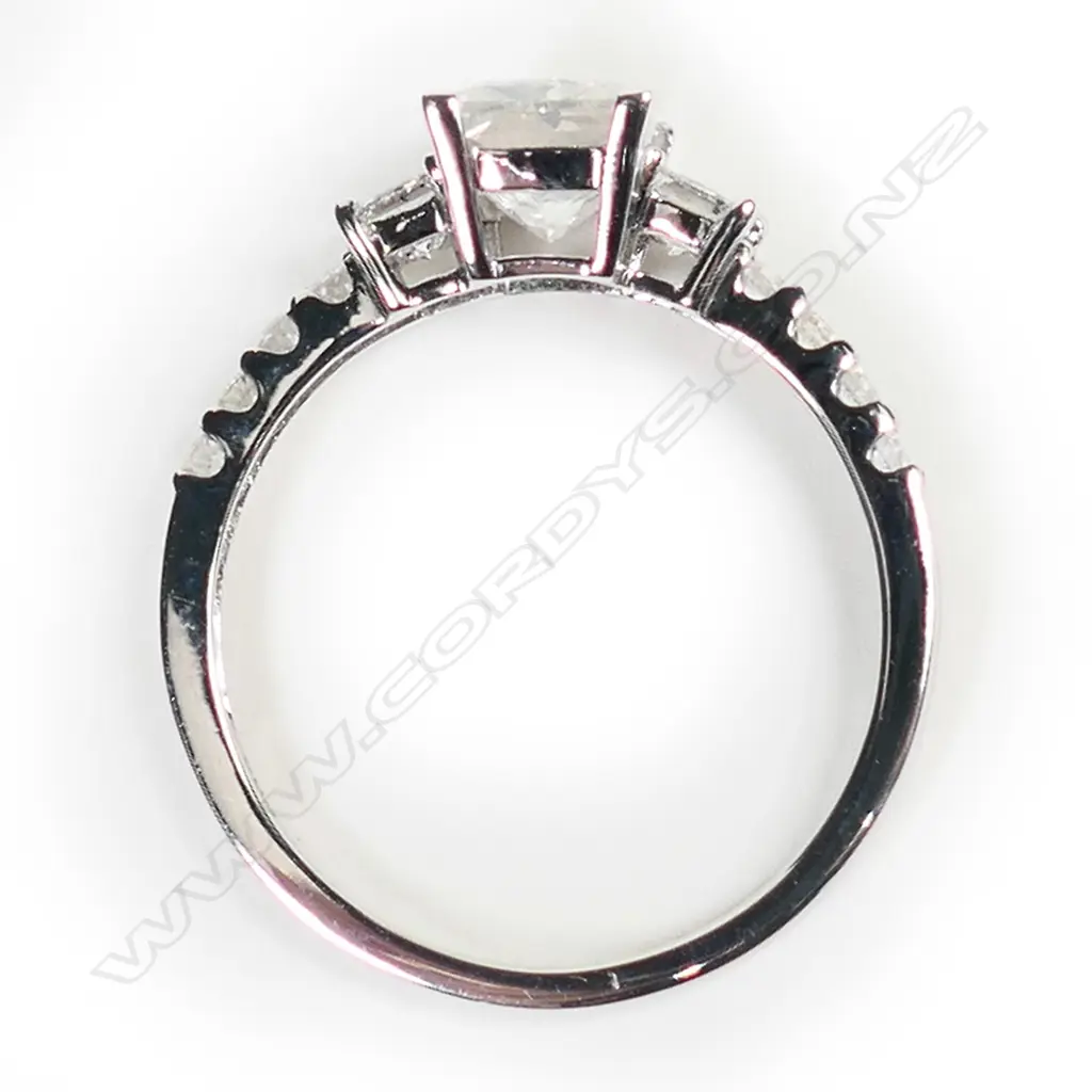 A 14ct white gold and diamond trilogy ring, Image 1++