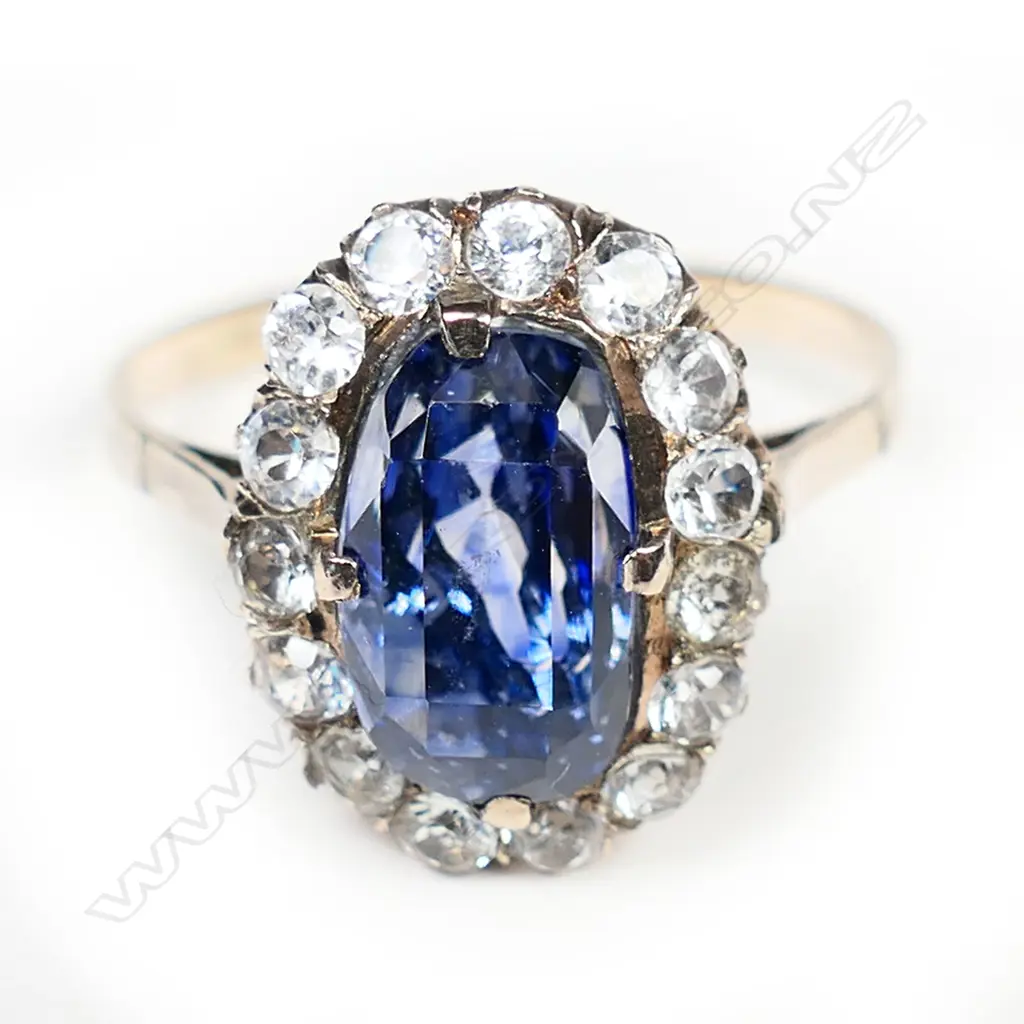 A traditional estate gold and sapphire cluster ring, Image 1++