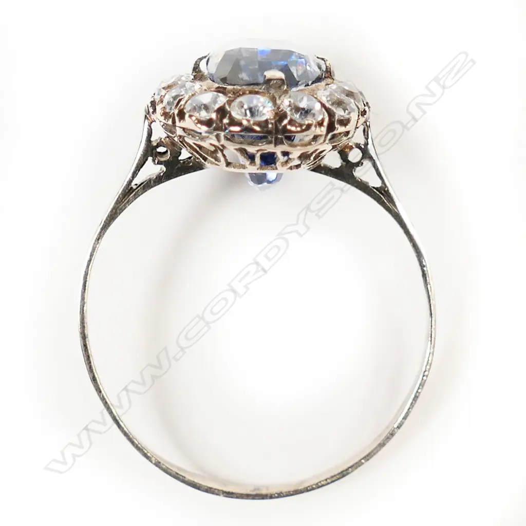 A traditional estate gold and sapphire cluster ring, Image 1++
