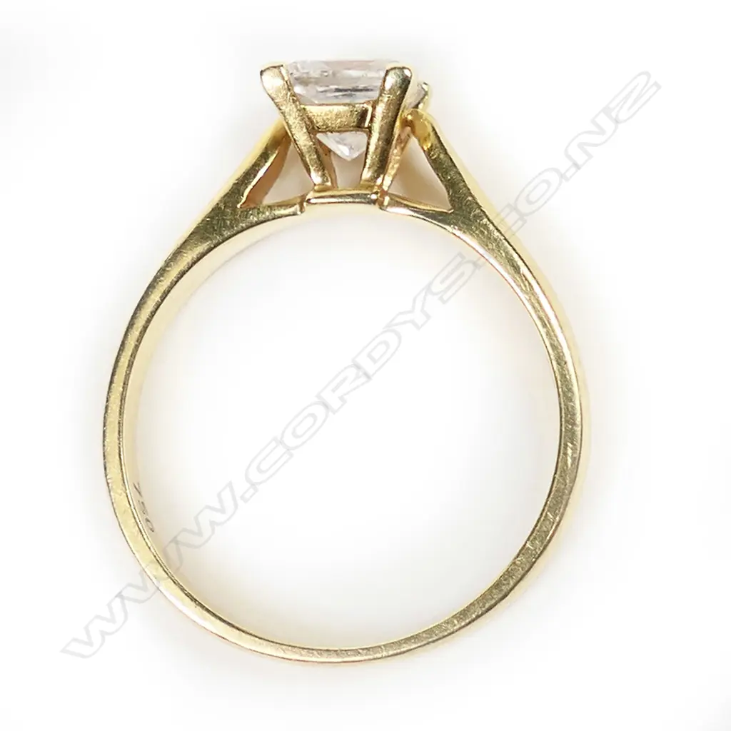 An 18ct gold and diamond solitaire ring, Image 1++