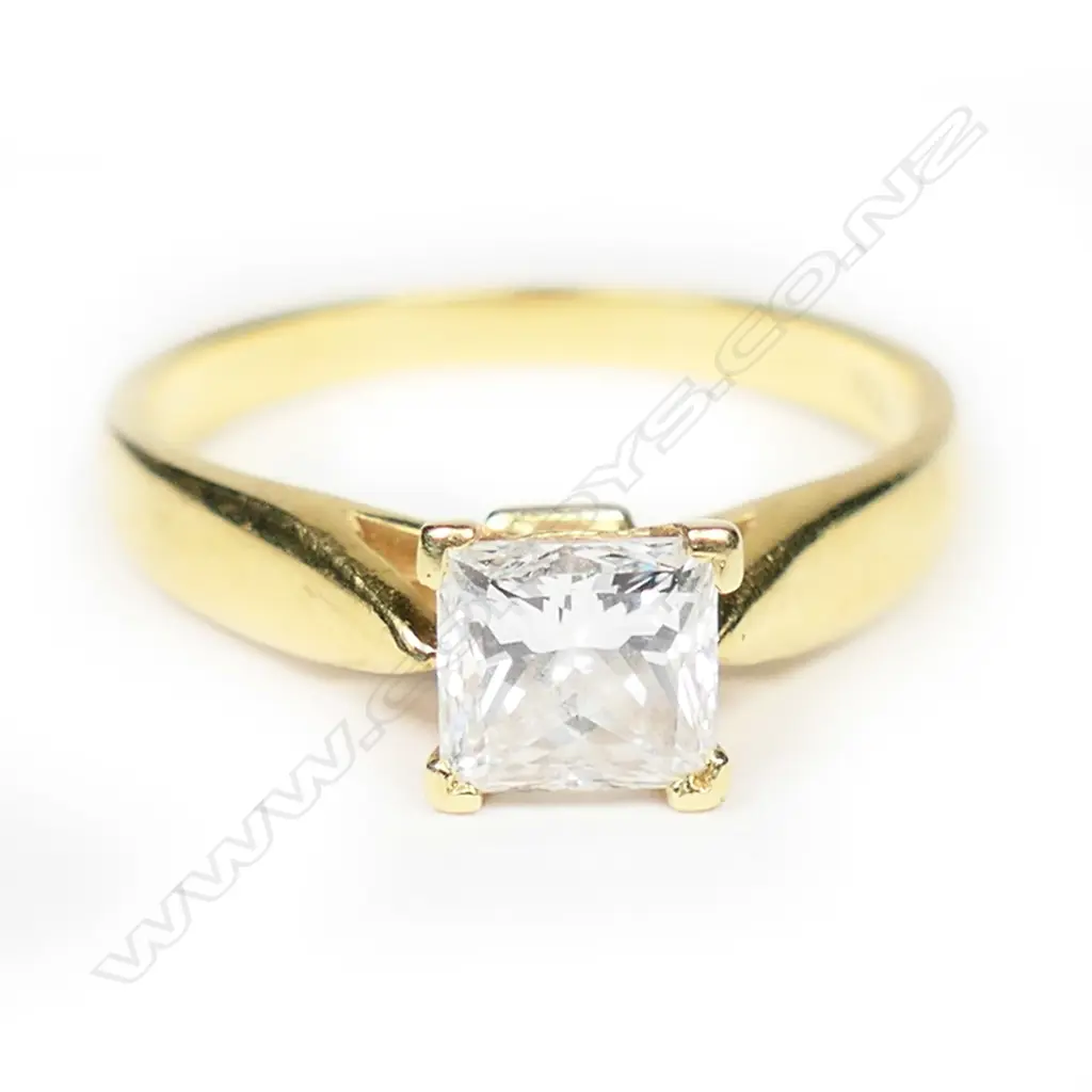 An 18ct gold and diamond solitaire ring, Image 1++
