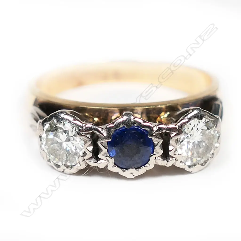 An estate 9ct gold sapphire and diamond ring, Image 1++