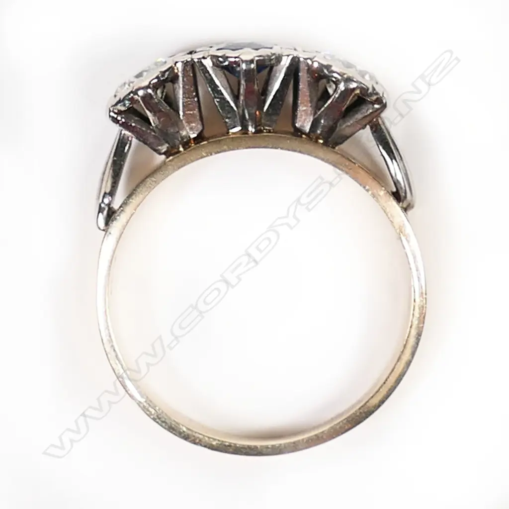 An estate 9ct gold sapphire and diamond ring, Image 1++