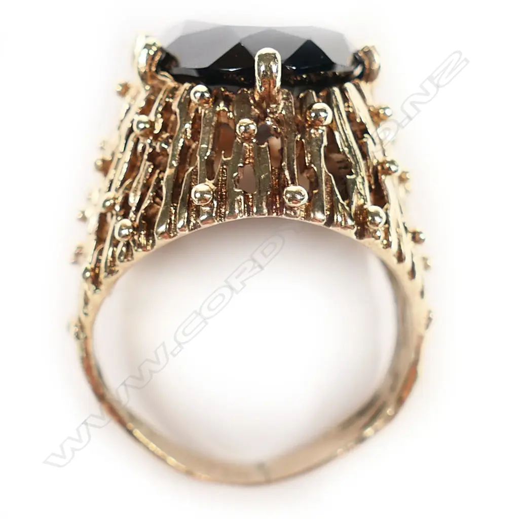 A retro 9ct gold and smoky quartz ring, Image 1++