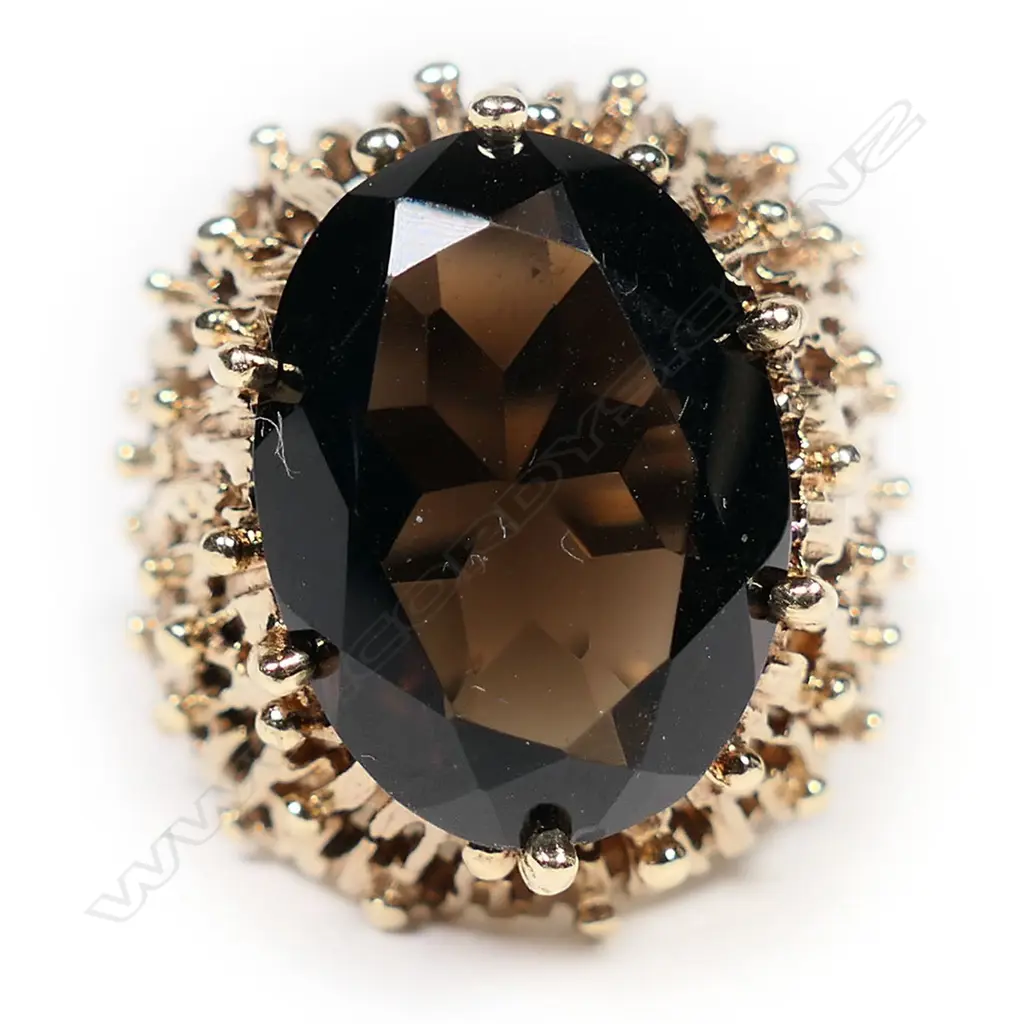 A retro 9ct gold and smoky quartz ring, Image 1++