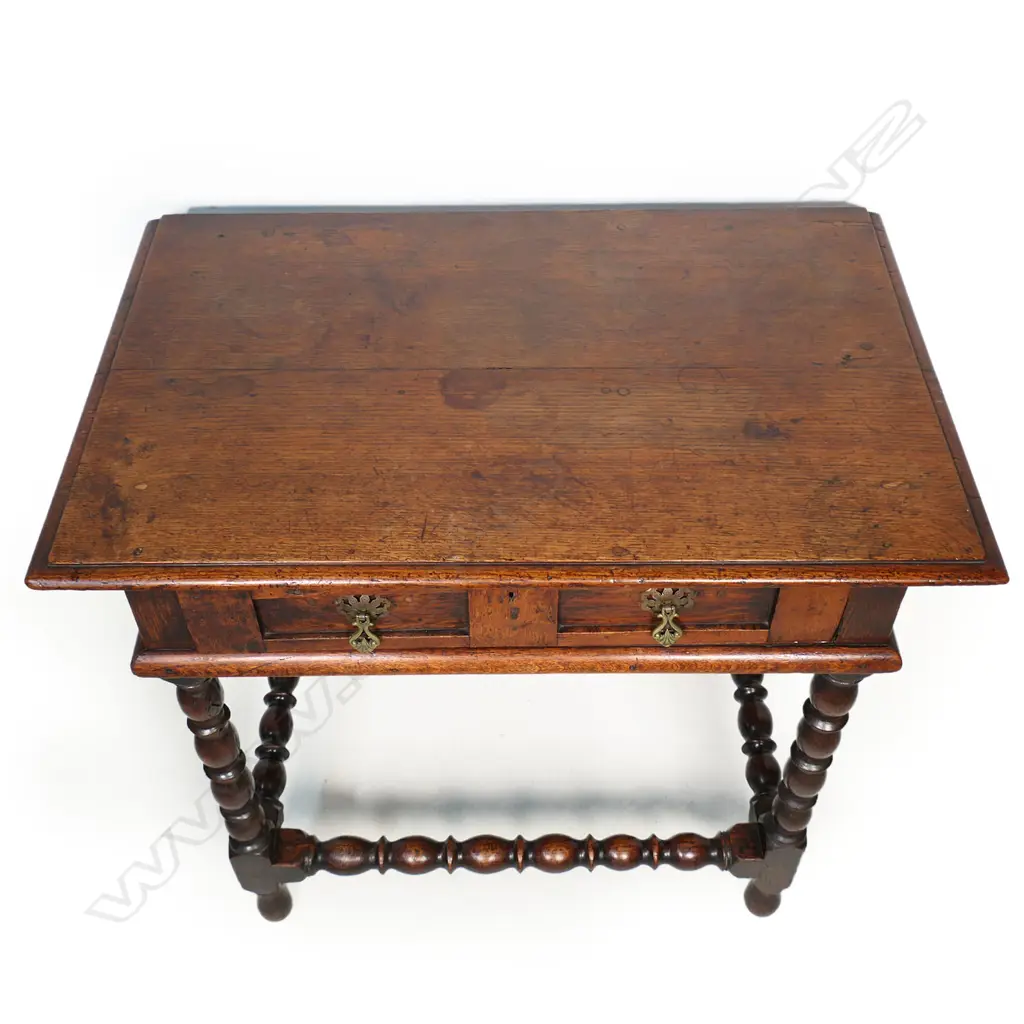A 17thC country oak side table, Image 1++