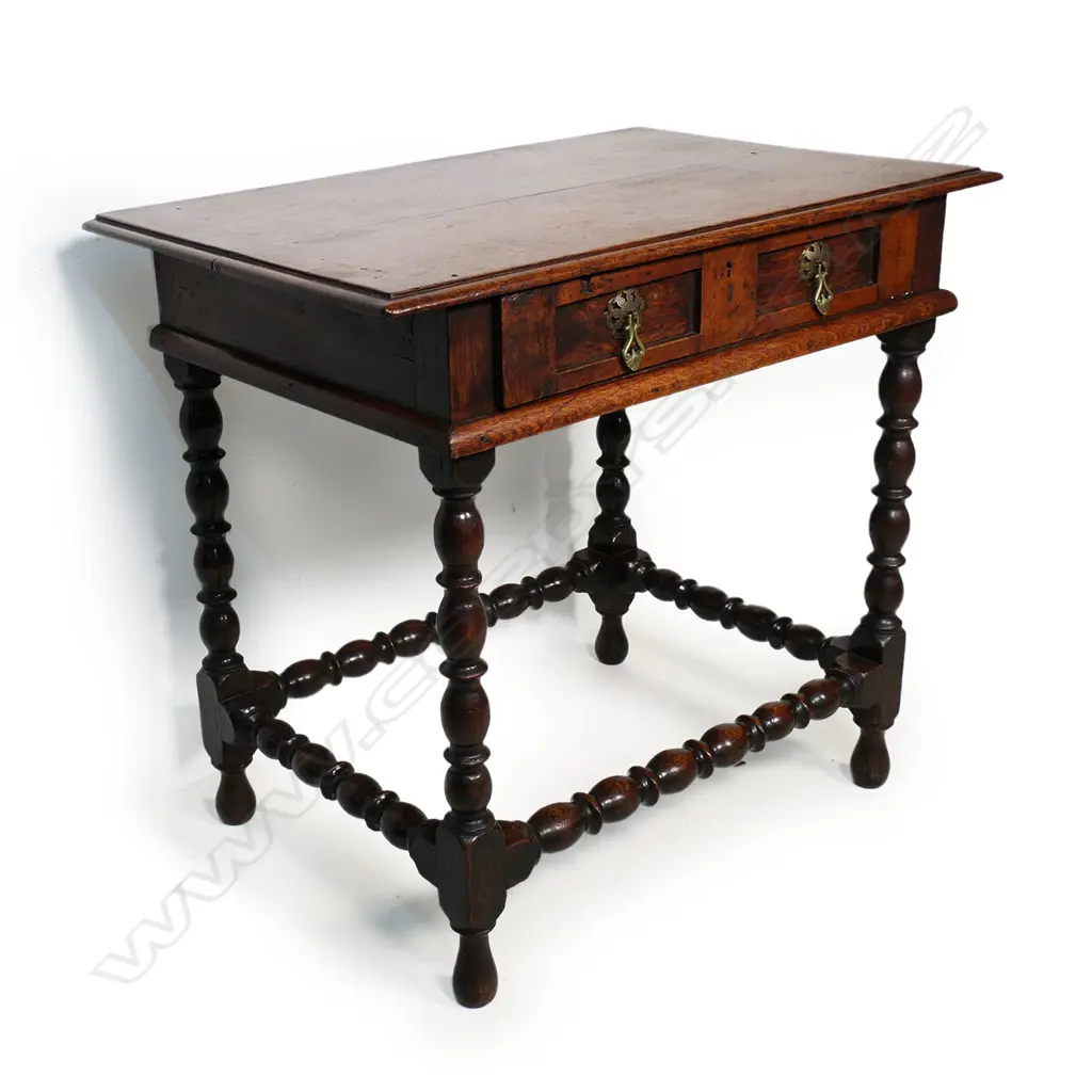 A 17thC country oak side table, Image 1++