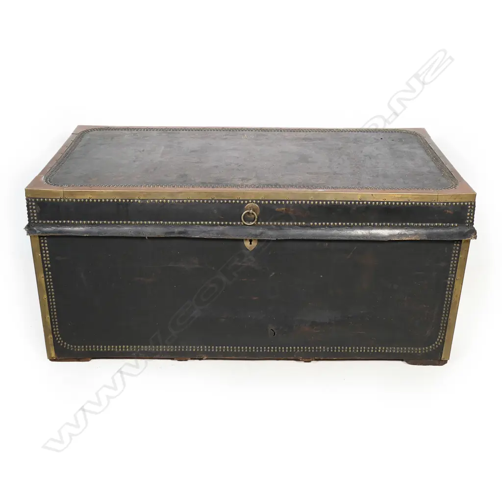 A Georgian leathered covered and brass bound travelling trunk, Image 1++
