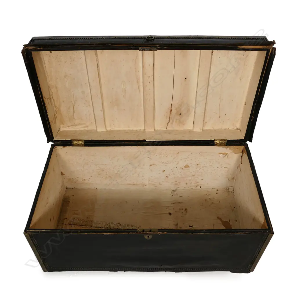 A Georgian leathered covered and brass bound travelling trunk, Image 1++