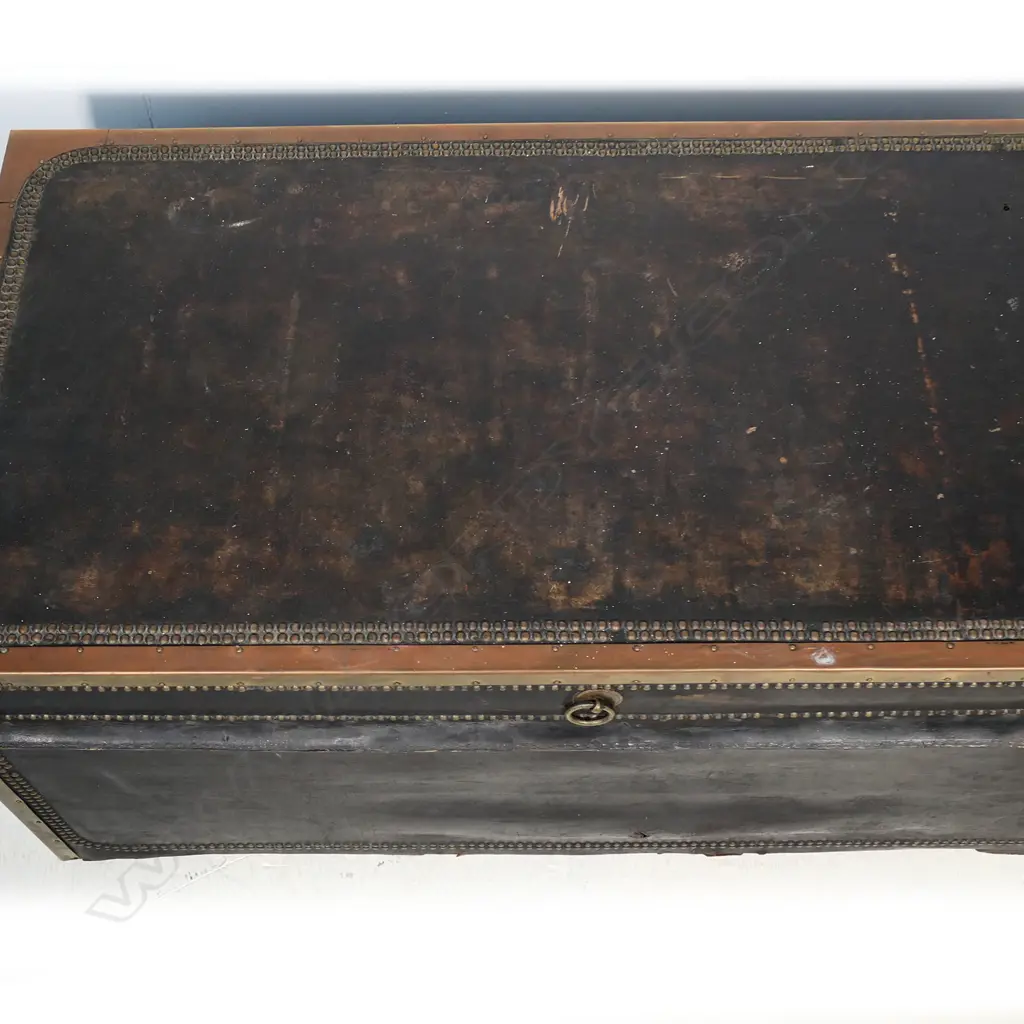 A Georgian leathered covered and brass bound travelling trunk, Image 1++