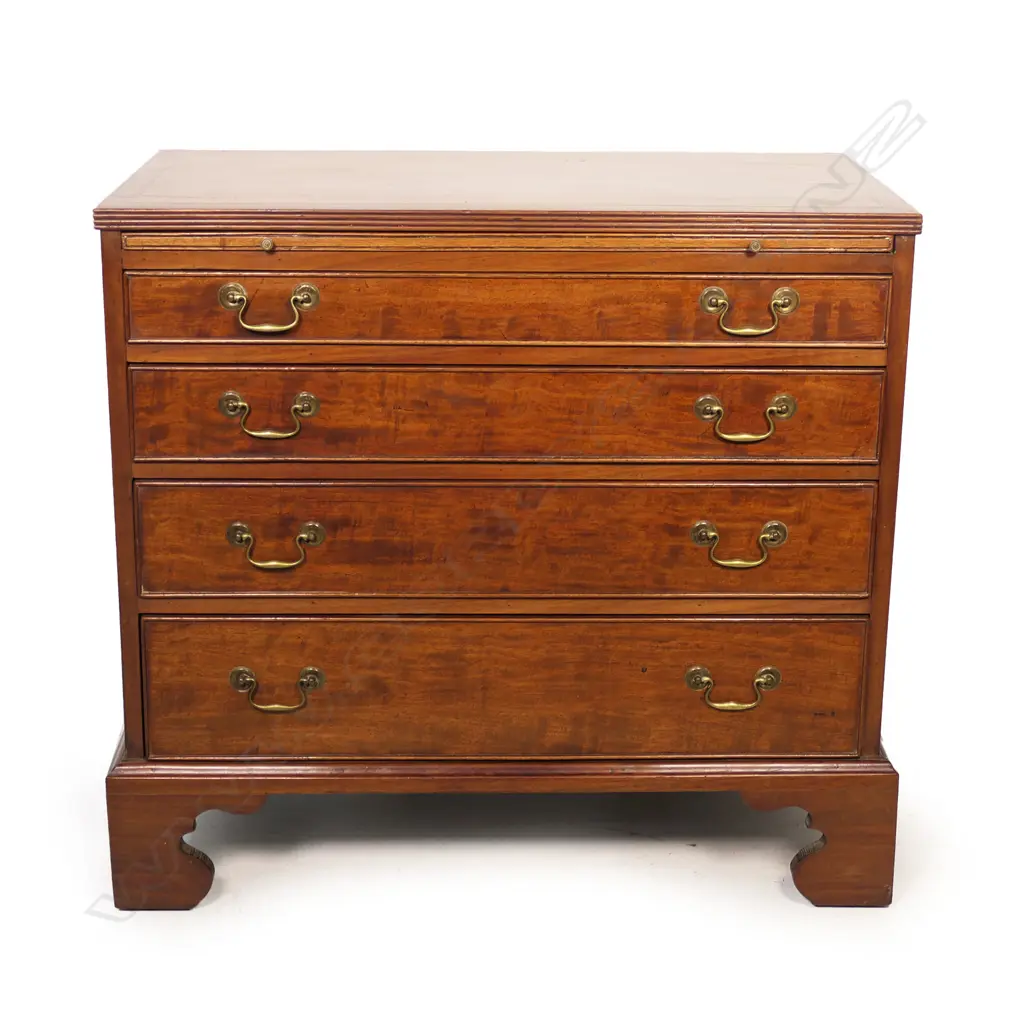 A George lll style mahogany bachelor's chest, Image 1++
