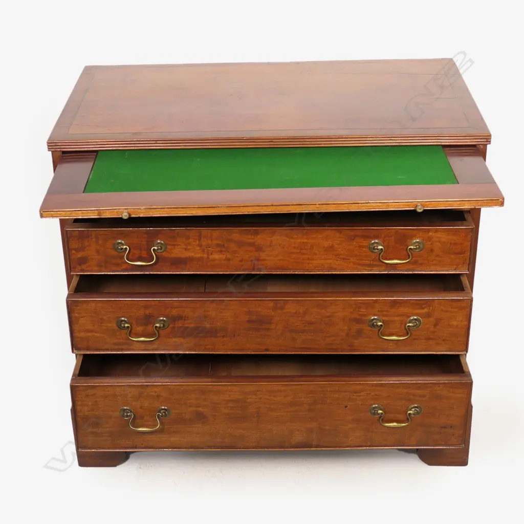 A George lll style mahogany bachelor's chest, Image 1++