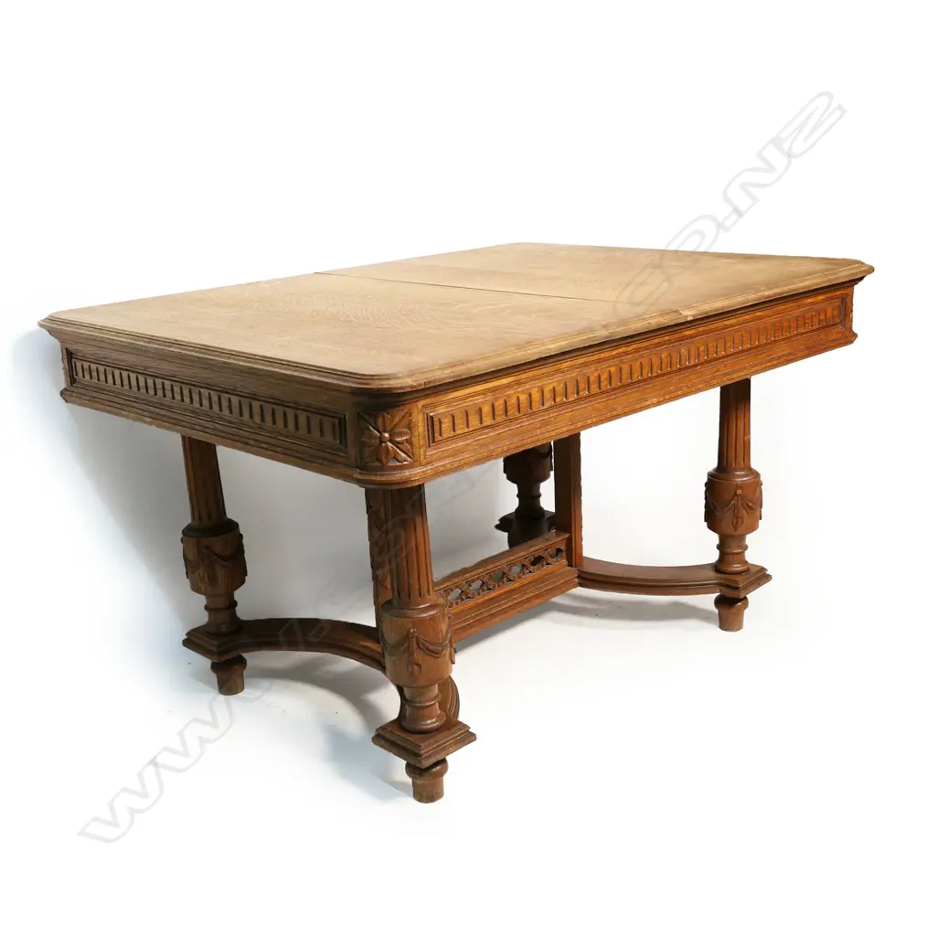 A  c.1900 French style oak extension dining table, Image 1++