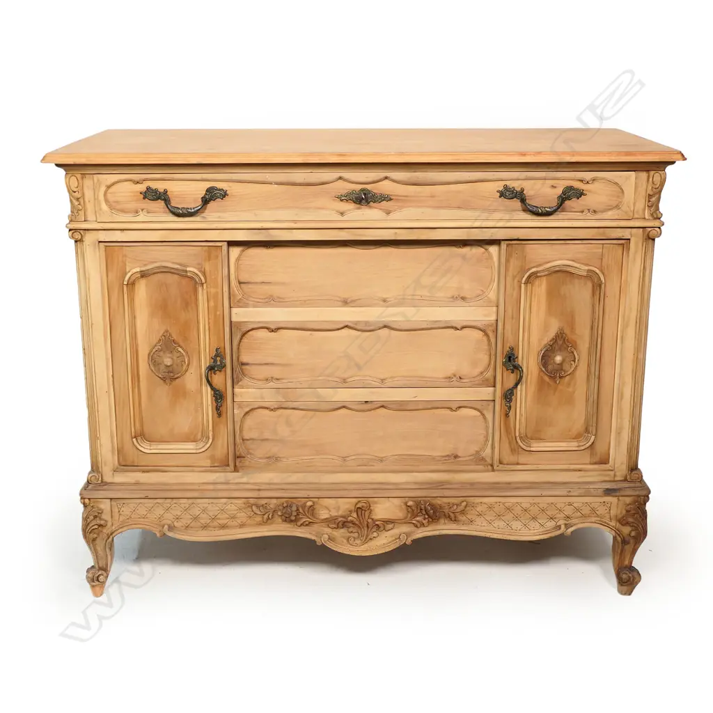 An early 20thC French carved beech sideboard, Image 1++