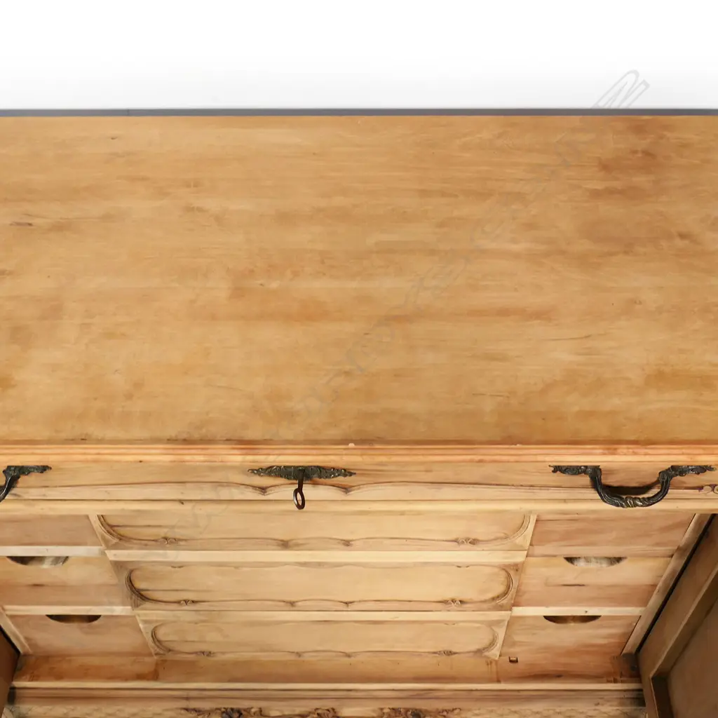 An early 20thC French carved beech sideboard, Image 1++