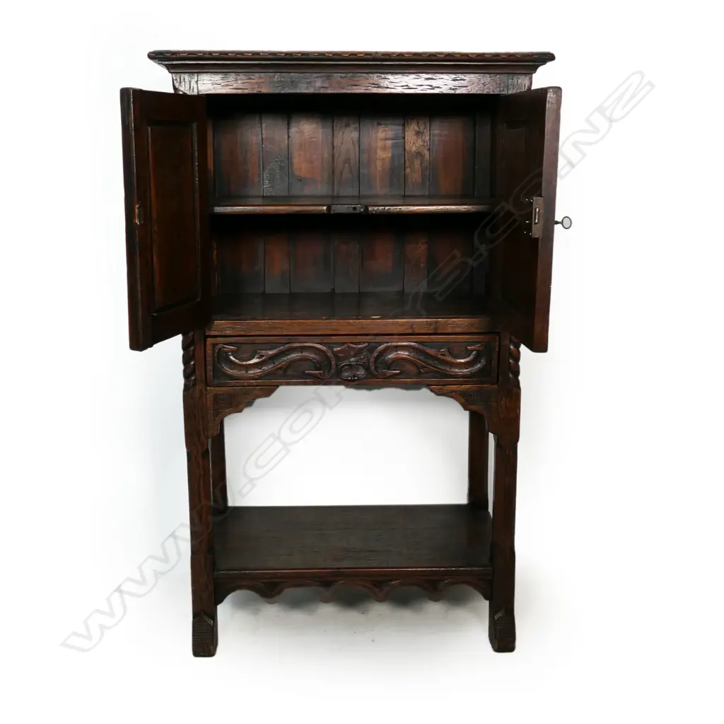 A 17thC style Dutch oak kitchen cabinet, Image 1++