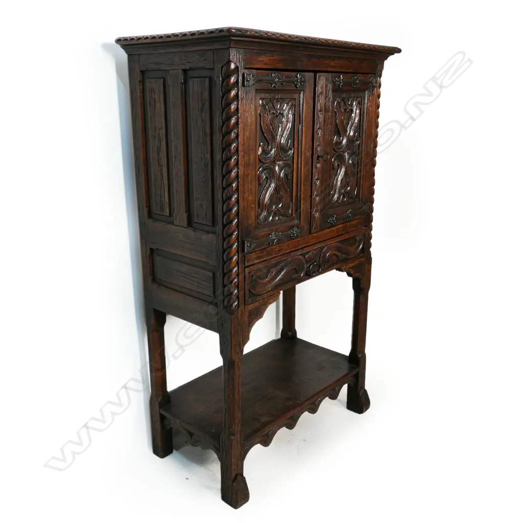 A 17thC style Dutch oak kitchen cabinet, Image 1++