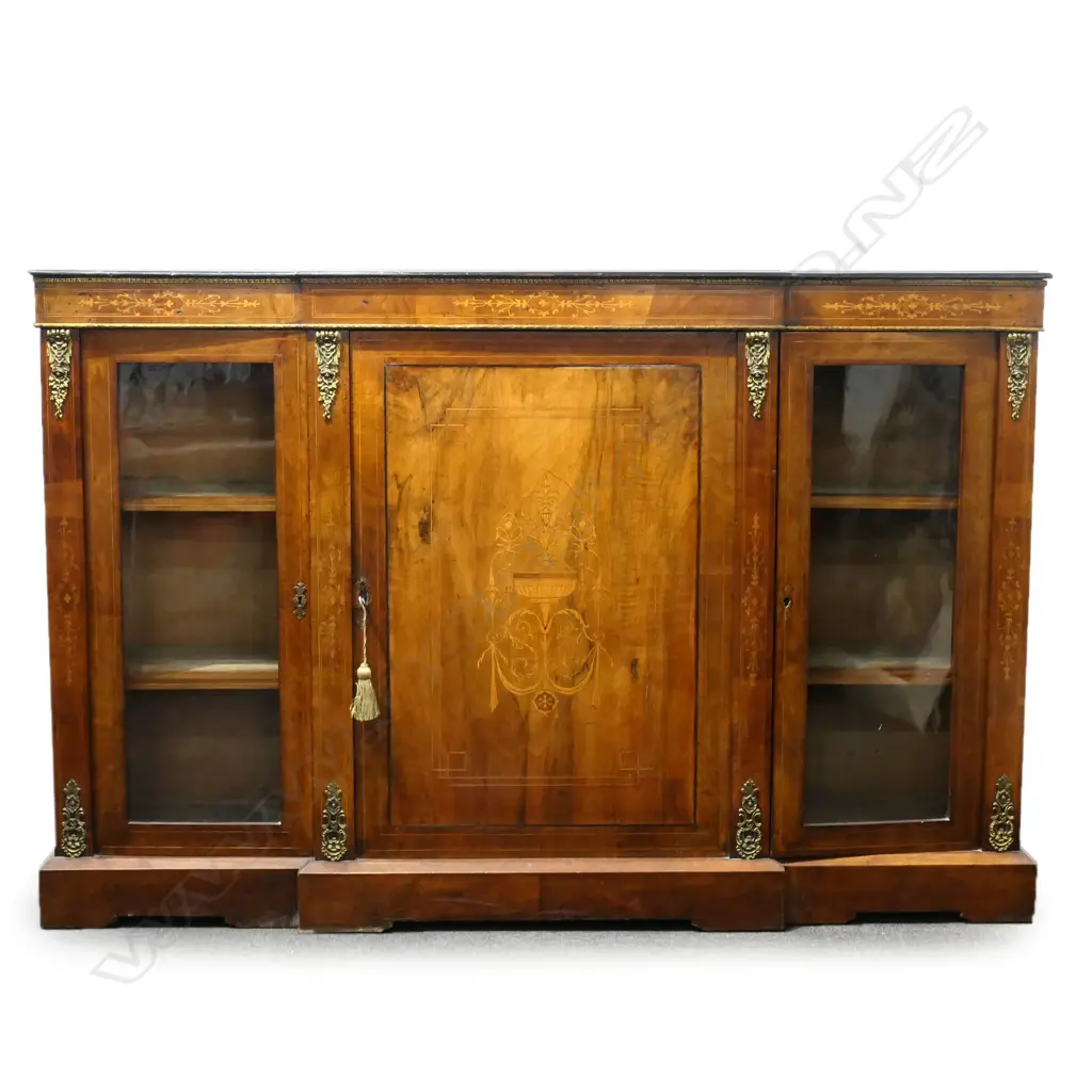 A small Victorian walnut breakfront sideboard, Image 1++