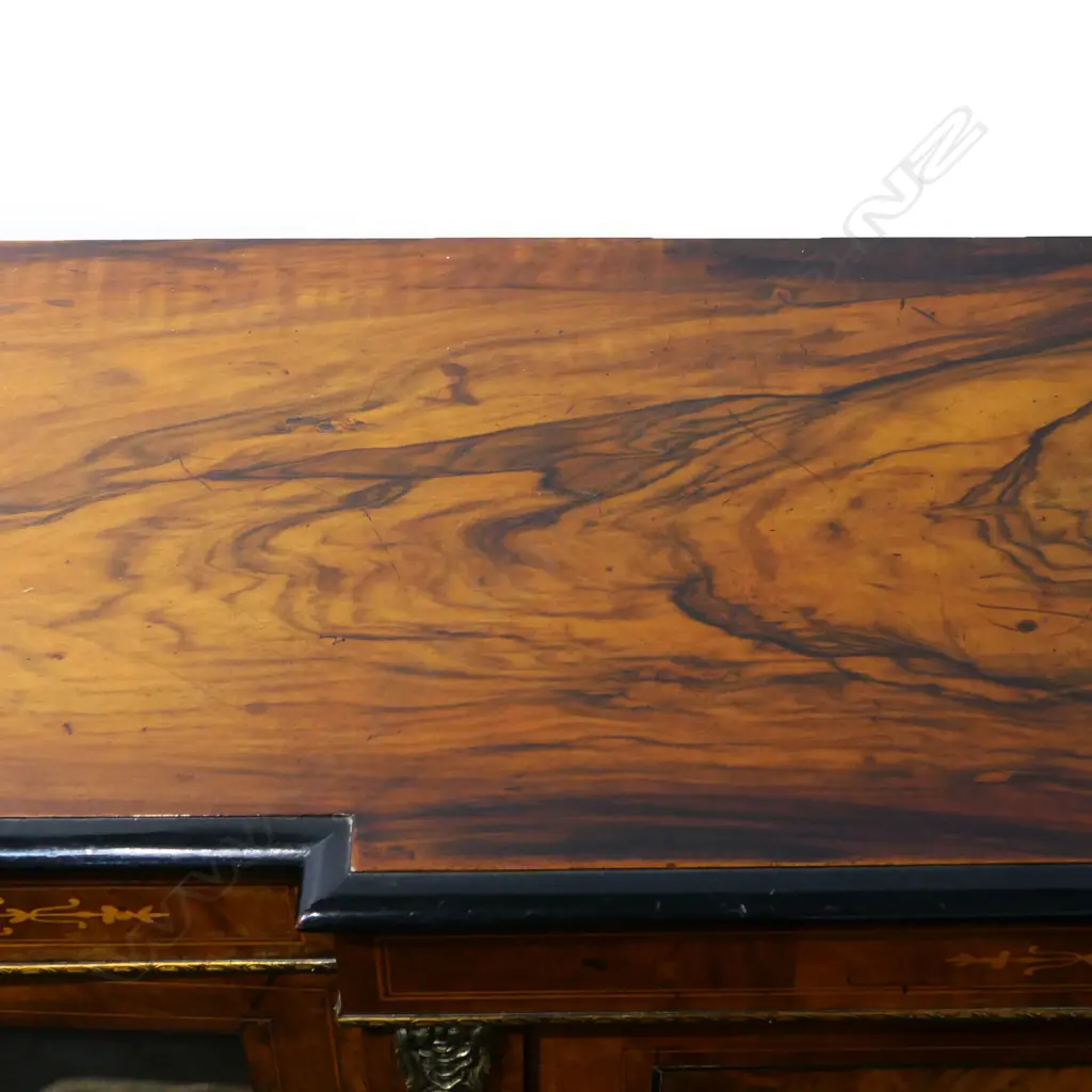 A small Victorian walnut breakfront sideboard, Image 1++