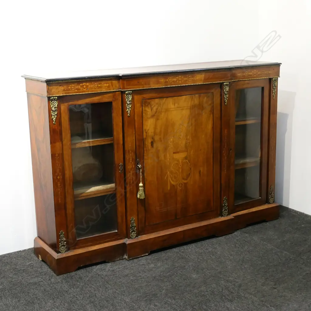 A small Victorian walnut breakfront sideboard, Image 1++