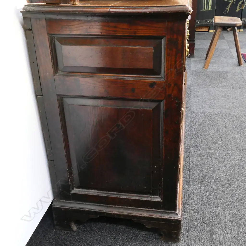 A good 18thC Oak rack back dresser, Image 1++