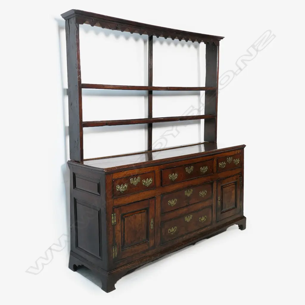 A good 18thC Oak rack back dresser, Image 1++
