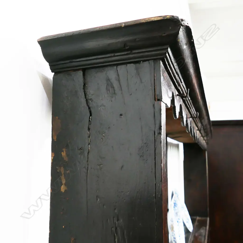 A good 18thC Oak rack back dresser, Image 1++