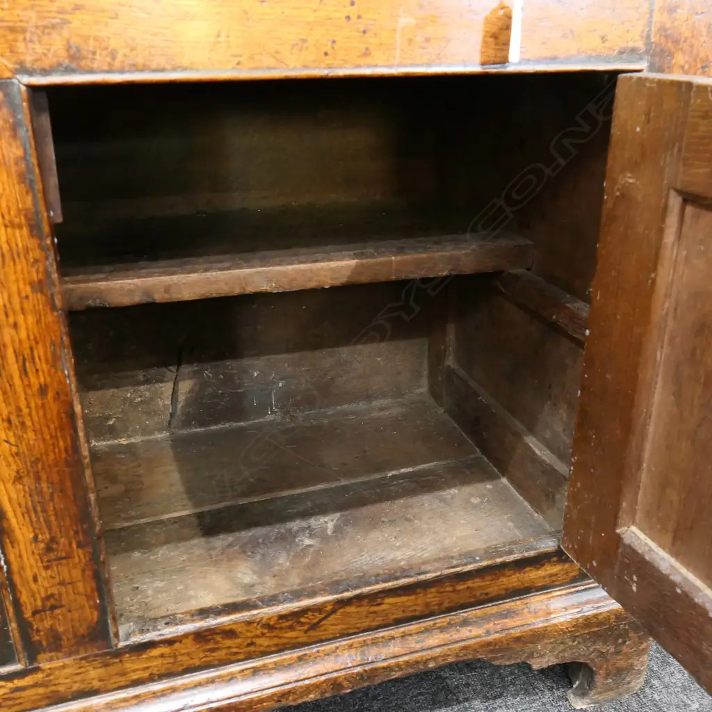 A good 18thC Oak rack back dresser, Image 1++