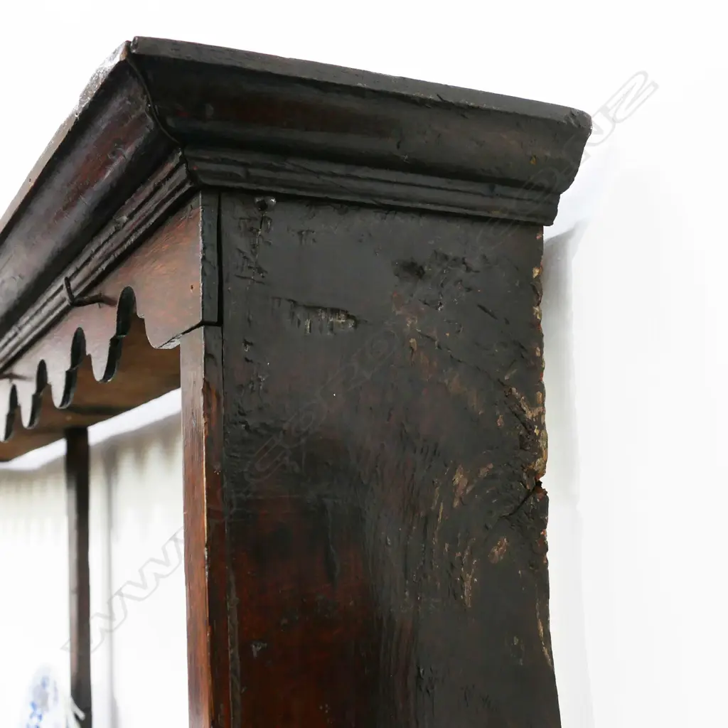 A good 18thC Oak rack back dresser, Image 1++