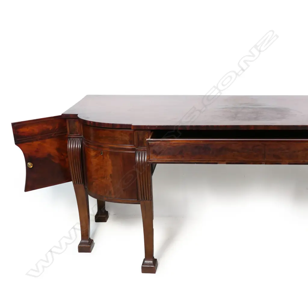 An impressive Regency mahogany sideboard, Image 1++