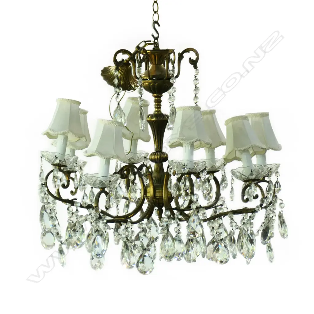 A mid 20thC French style ormolu chandelier, Image 1++