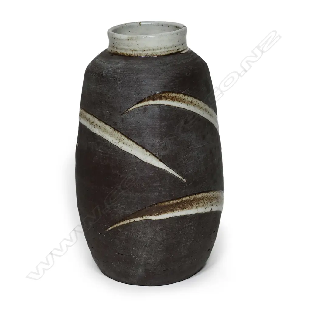 Janet Leach (1918-1997) St. Ives Pottery stoneware vase, Image 1++