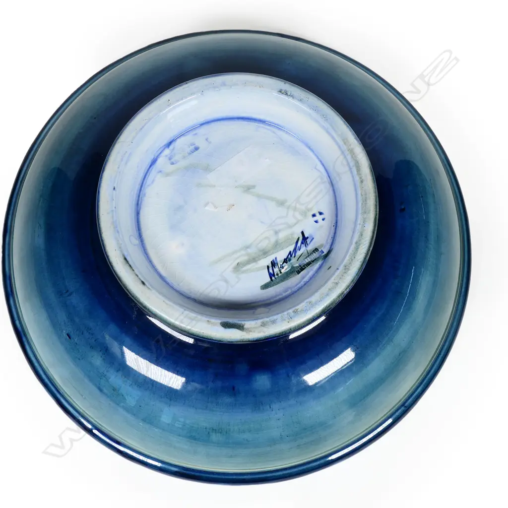 A William Moorcroft bowl, Image 1++