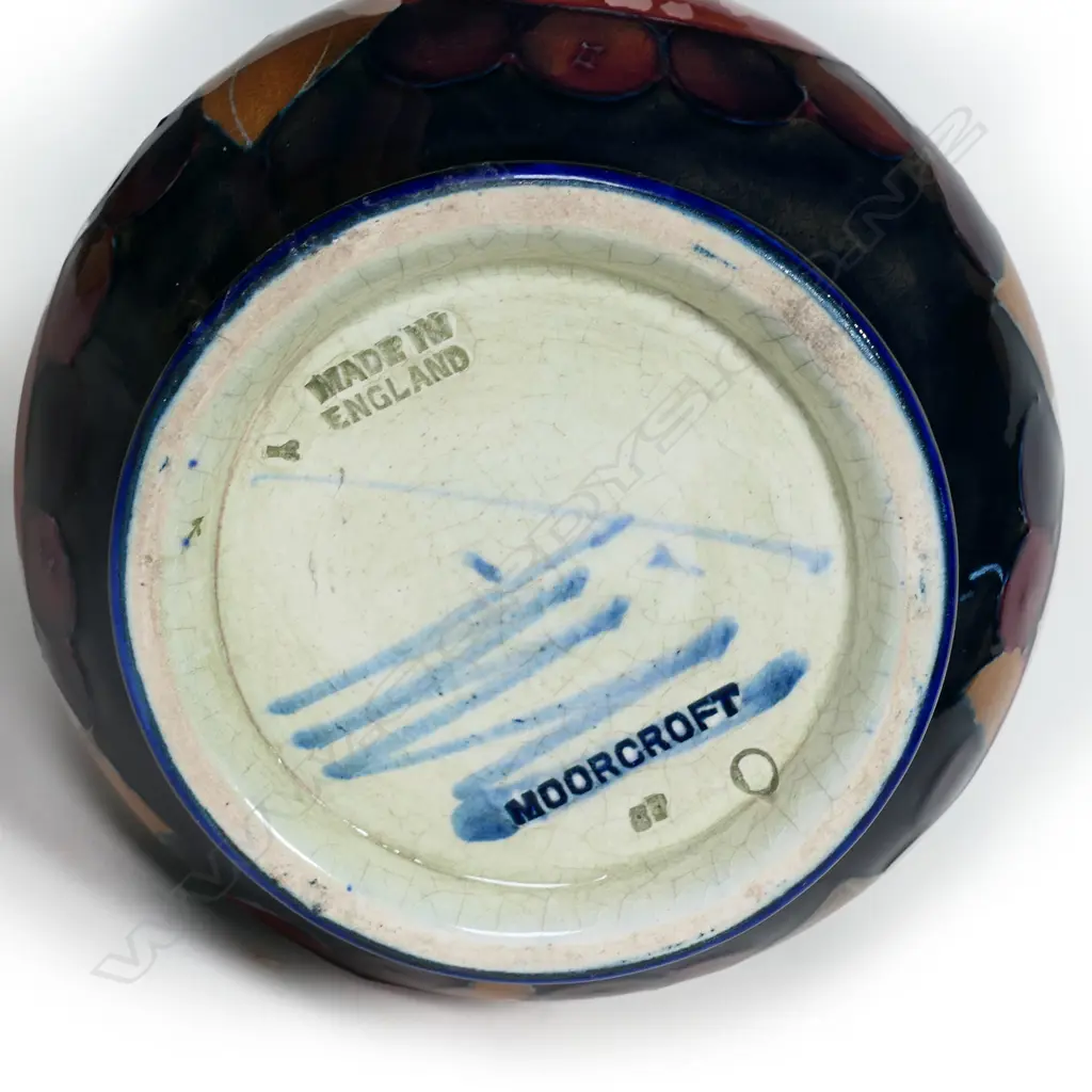 A William Moorcroft vase, Image 1++