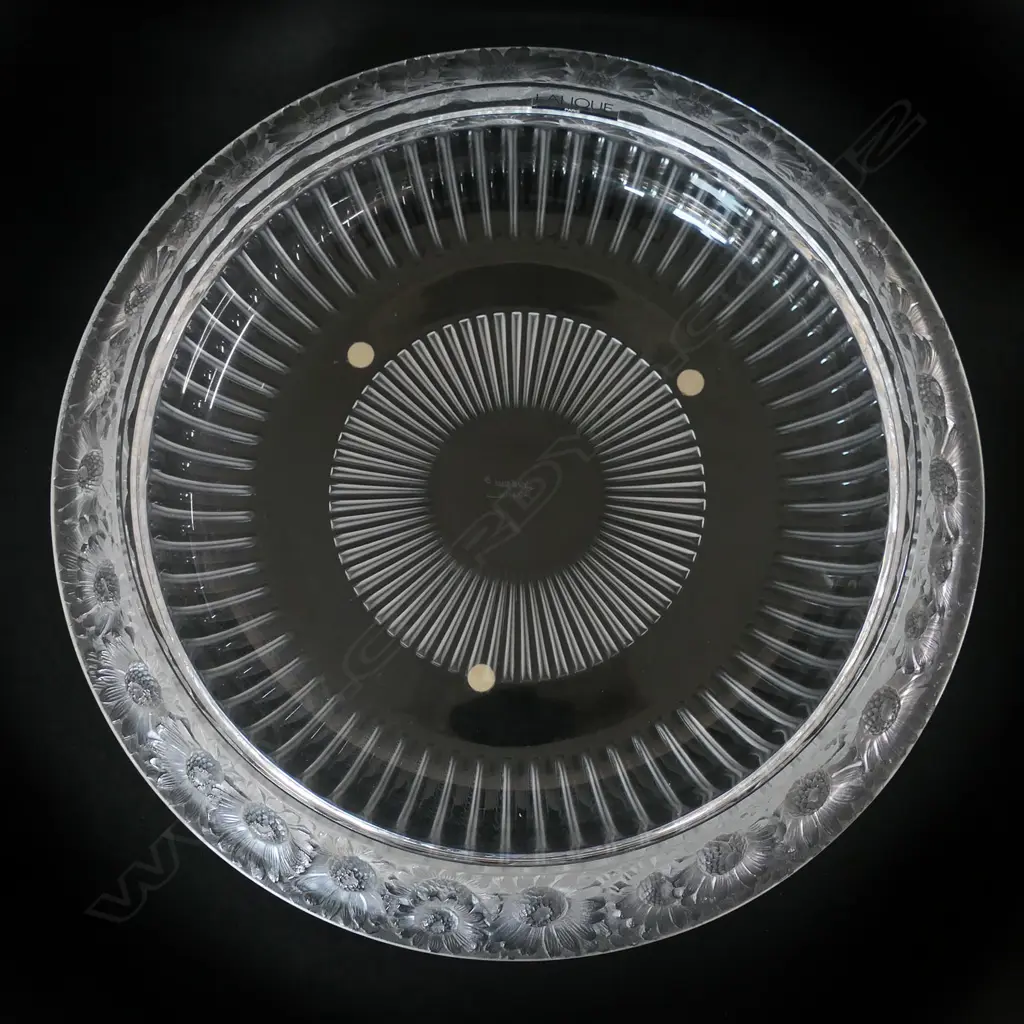A large Lalique bowl, Image 1++