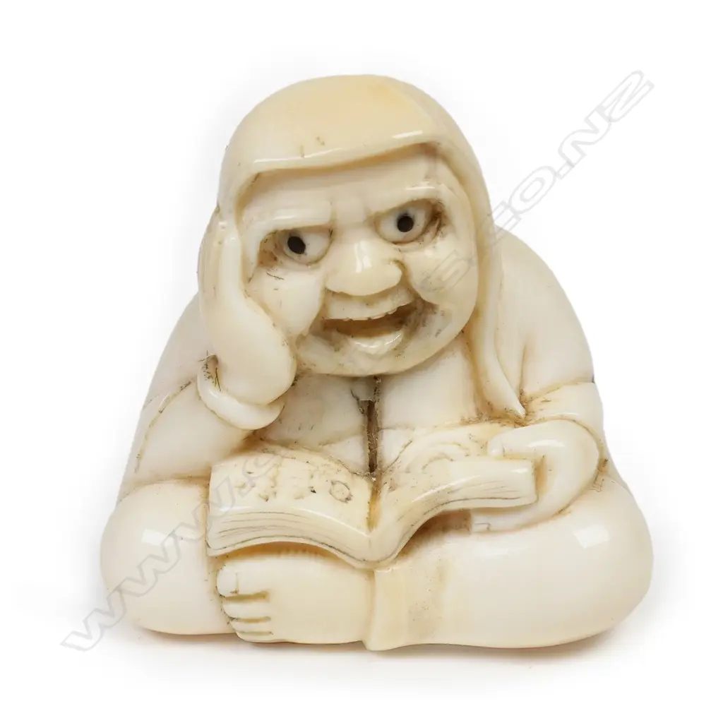 An old Japanese carved ivory netsuke of Daruma, Image 1++