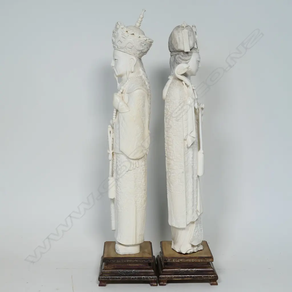 A Chinese Emperor and Empress solid ivory carved figures, Image 1++