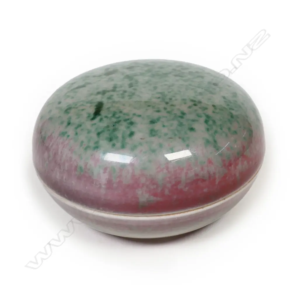 A Chinese peach bloom seal box, Image 1++