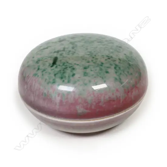 A Chinese peach bloom seal box,